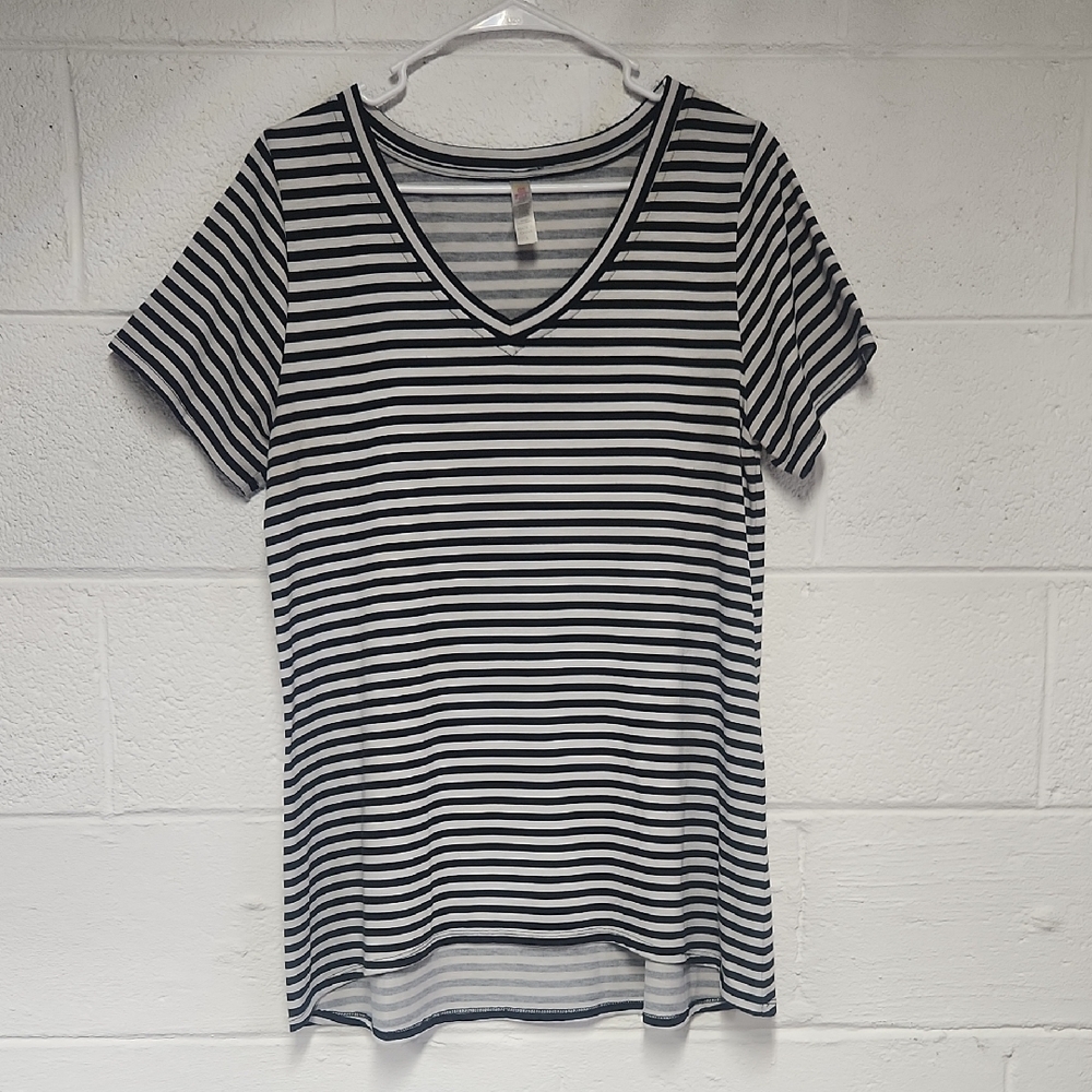 LuLaRoe Black with White Stripe Christy Tee Large